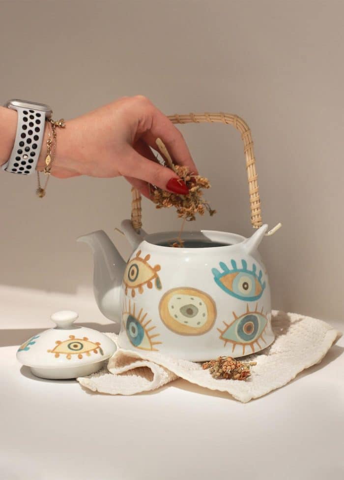 1 Lt. Teapot, Porcelain, Amulet